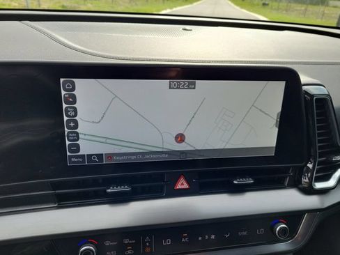 Used 2025 Kia Sportage EX FWD image 29