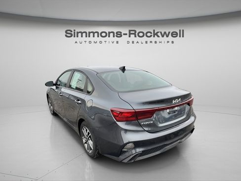 Used 2023 Kia Forte LXS image 5