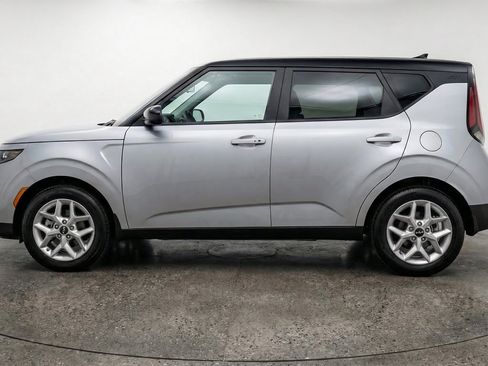 Used 2025 Kia Soul LX w/ LX Technology Package FWD image 5