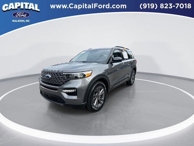 Certified 2022 Ford Explorer XLT w/ Equipment Group 202A AWD/4WD image 4