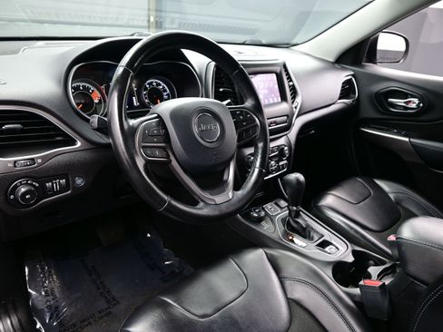 Used 2020 Jeep Cherokee Latitude Plus w/ Comfort/Convenience Group AWD/4WD image 13