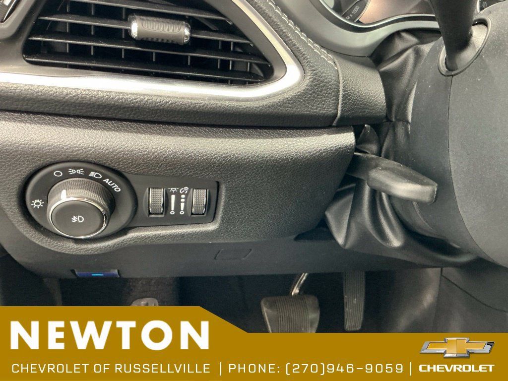 Used 2025 Chrysler Pacifica Limited FWD image 50