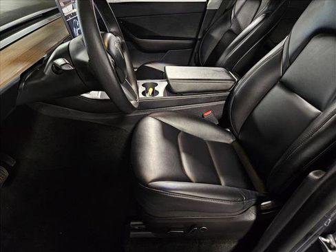 Used 2021 Tesla Model Y Long Range image 16