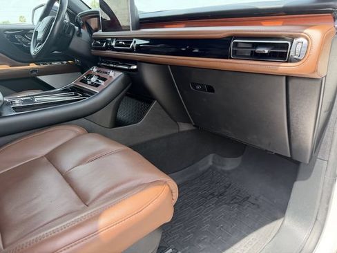 Used 2023 Lincoln Aviator Reserve w/ Equipment Group 201A AWD/4WD image 14