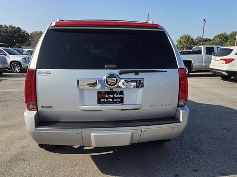 Used 2011 Cadillac Escalade 2WD image 5