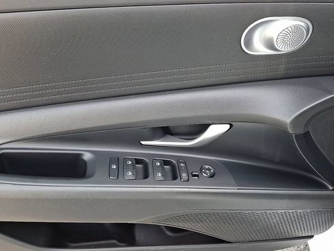 Used 2024 Hyundai Elantra SEL FWD image 13