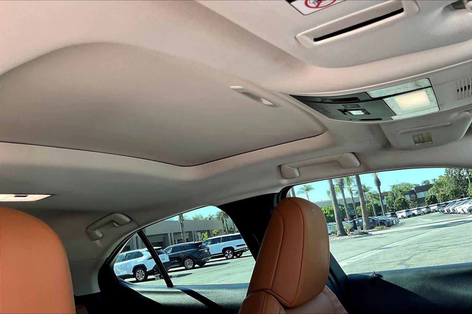 Used 2019 Lexus UX 200 w/ Premium Package FWD image 13