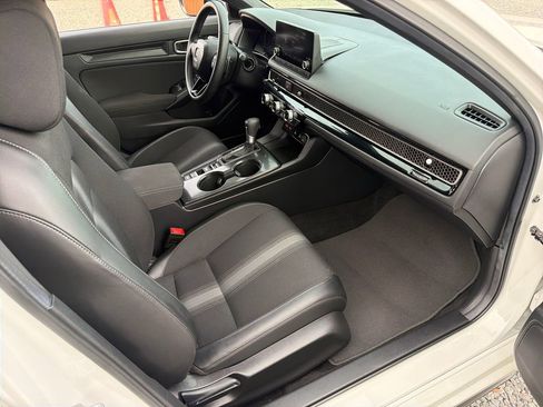 Used 2025 Honda Civic Sport image 25