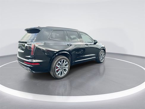 Used 2024 Cadillac XT6 Sport w/ Technology Package image 9
