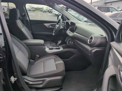 Used 2025 Chevrolet Blazer LT FWD image 6