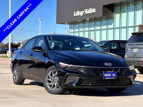 Used 2024 Hyundai Elantra SEL image 1