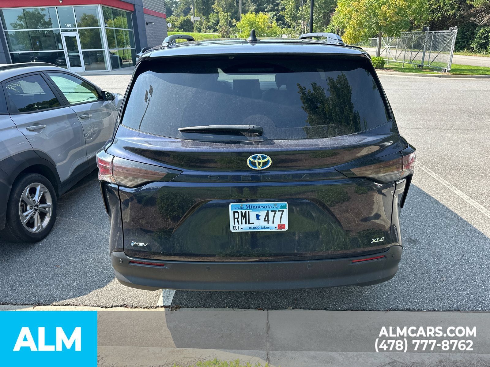 Used 2025 Toyota Sienna XLE FWD image 10