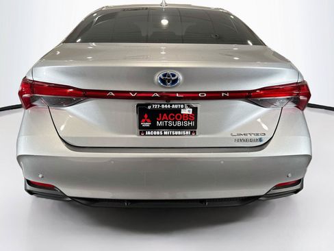 Used 2019 Toyota Avalon Limited w/ Advanced Safety Package FWD image 4