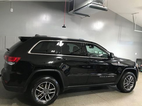 Used 2020 Jeep Grand Cherokee Laredo w/ Quick Order Package 2BN North AWD/4WD image 3