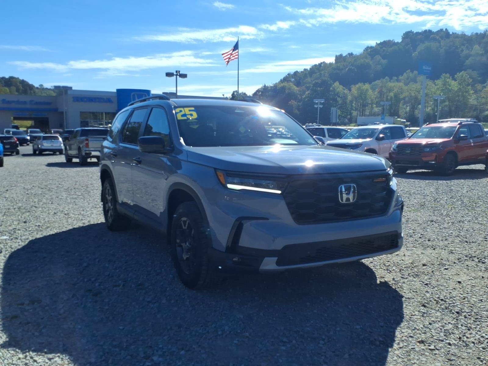 Certified 2025 Honda Pilot TrailSport image 4