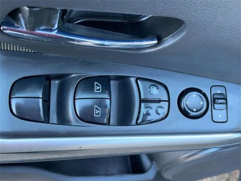 Used 2019 Nissan Kicks SV image 15