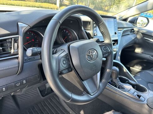 Used 2022 Toyota Camry XSE image 18
