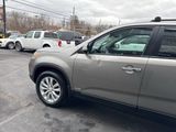 Used 2011 Kia Sorento LX w/ Convenience Pkg image 4