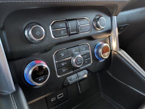 Used 2022 GMC Yukon SLE AWD/4WD image 17