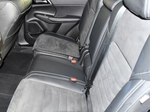 Used 2024 Mitsubishi Outlander AWD image 47