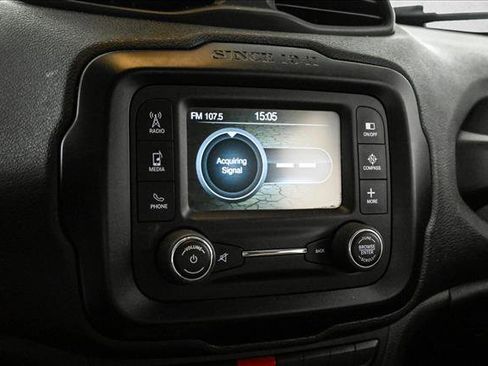 Used 2015 Jeep Renegade Latitude image 15