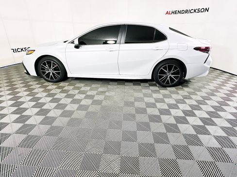 Used 2023 Toyota Camry SE image 6