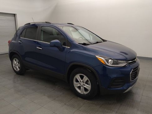 Used 2020 Chevrolet Trax LT w/ LT Convenience Package image 11