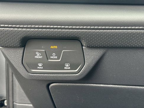 New 2026 Volkswagen Atlas SE FWD image 26