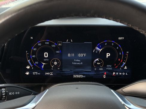 Used 2025 Chevrolet Suburban Z71 image 22