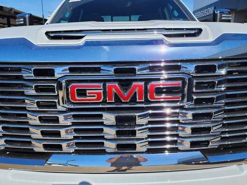 New 2026 GMC Sierra 2500 Denali w/ Denali Reserve Package image 9