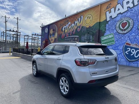 Used 2024 Jeep Compass Latitude AWD/4WD image 3
