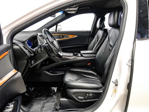 Used 2019 Lincoln Nautilus Select image 27