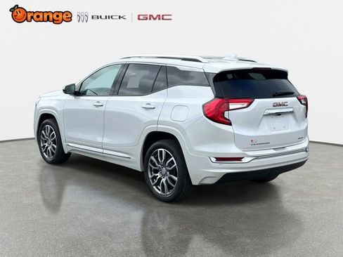 Used 2024 GMC Terrain Denali w/ Denali Premium Package AWD/4WD image 5