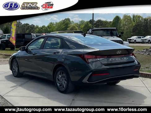 Used 2024 Hyundai Elantra SEL FWD image 5