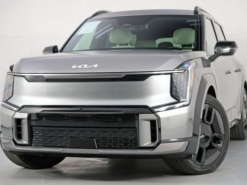 Used 2024 Kia EV9 GT-Line image 3