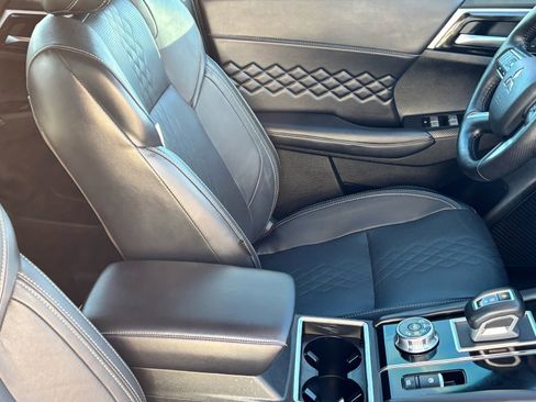 Used 2024 Mitsubishi Outlander SEL image 12