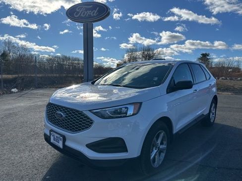 Used 2024 Ford Edge SE image 3
