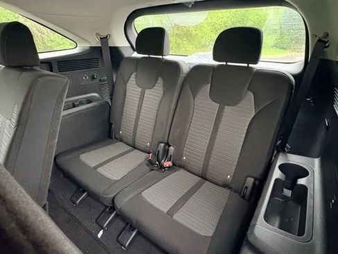 Certified 2025 Kia Sorento LX FWD image 11