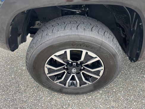 Used 2022 Toyota Tacoma TRD Sport w/ Technology Package RWD image 9