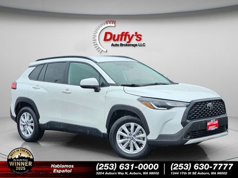 Used 2022 Toyota Corolla Cross LE image 1