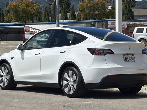 Used 2023 Tesla Model Y Long Range AWD/4WD image 6