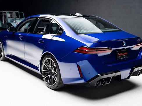 Used 2025 BMW M5 image 25