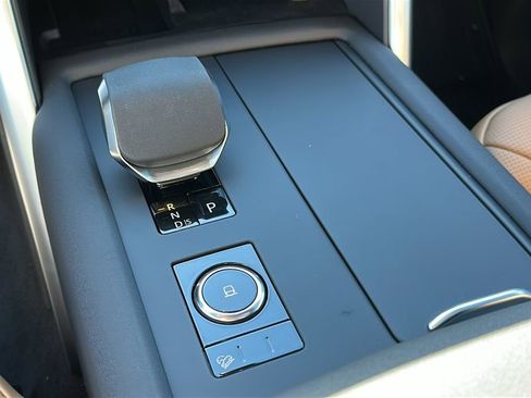 New 2026 Land Rover Discovery Limited Edition image 18