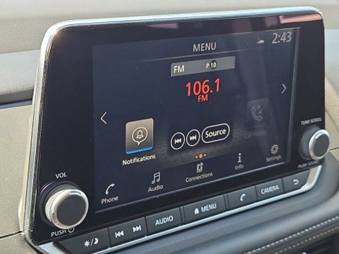 Used 2025 Nissan Rogue SV FWD image 13