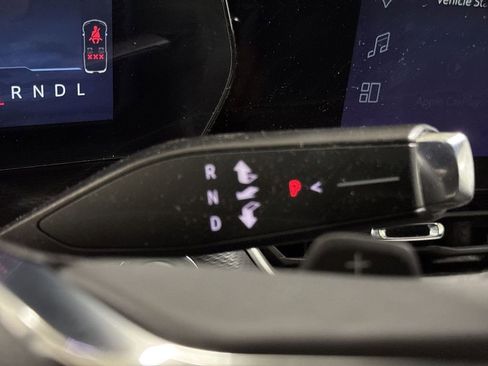 Used 2025 Chevrolet Equinox LT image 18