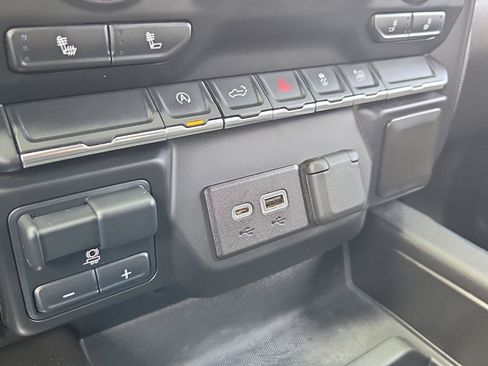 Used 2021 Chevrolet Silverado 1500 RST AWD/4WD image 14