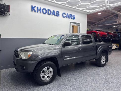 Used 2013 Toyota Tacoma 4x4 Double Cab w/ TRD Off-Road Pkg image 2