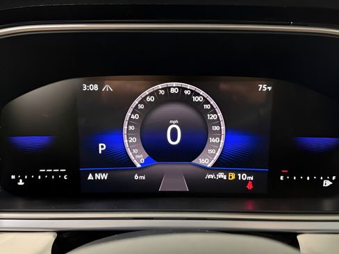 Used 2025 Volkswagen Taos SE image 14