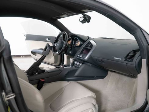 Used 2011 Audi R8 V10 image 23