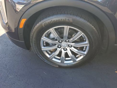 Used 2022 Cadillac XT4 Premium Luxury w/ Enhanced Visibility Package image 11